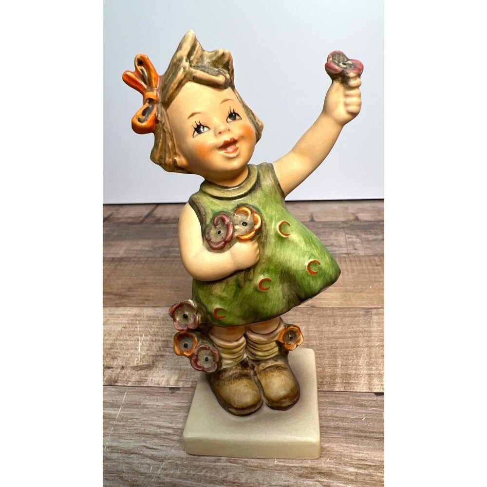 Hummel Goebel Figurine Girl With Flowers 72 W. Germany Handpainted Collectible